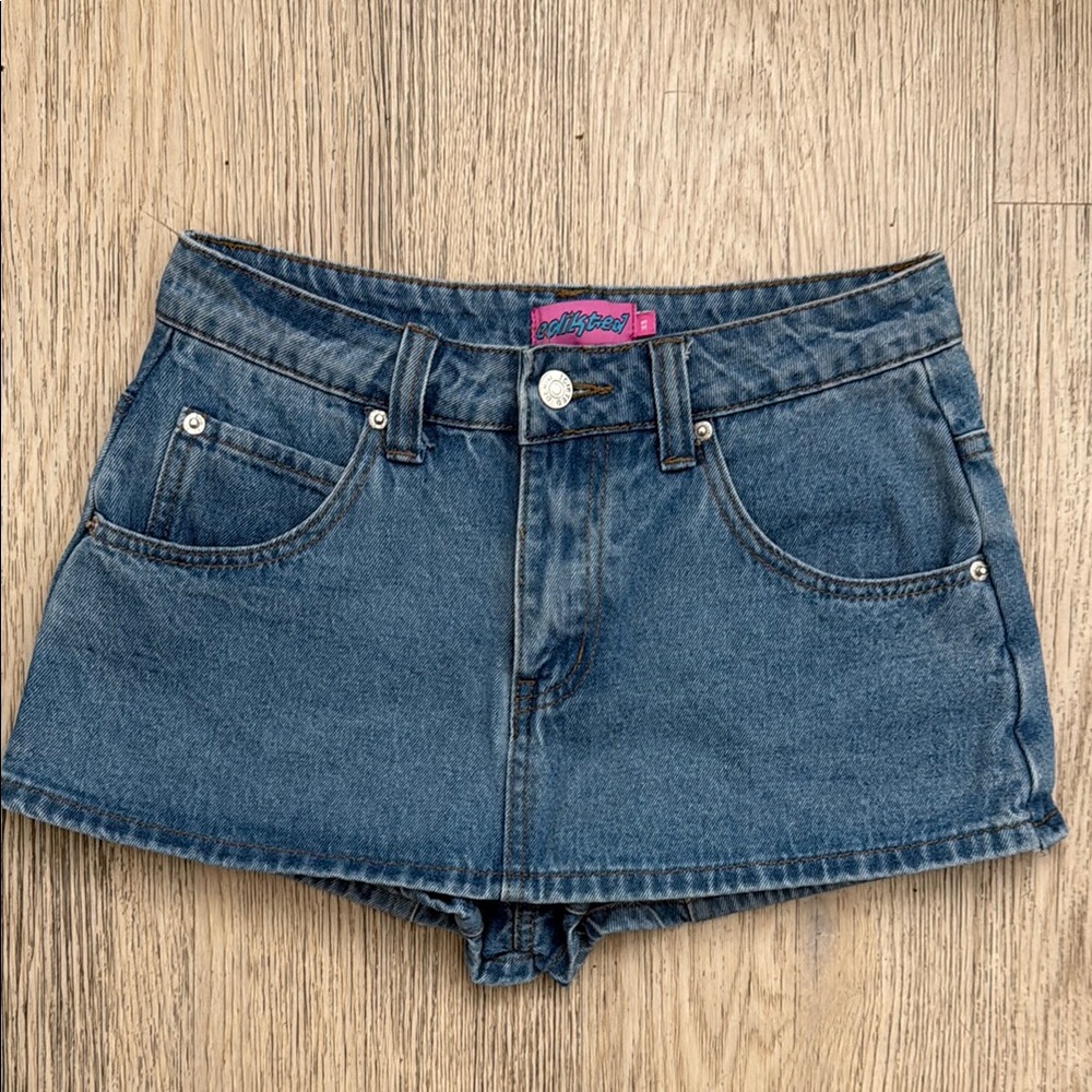 Edikted Blue Jean Shorts Distressed Cut-Off Style
